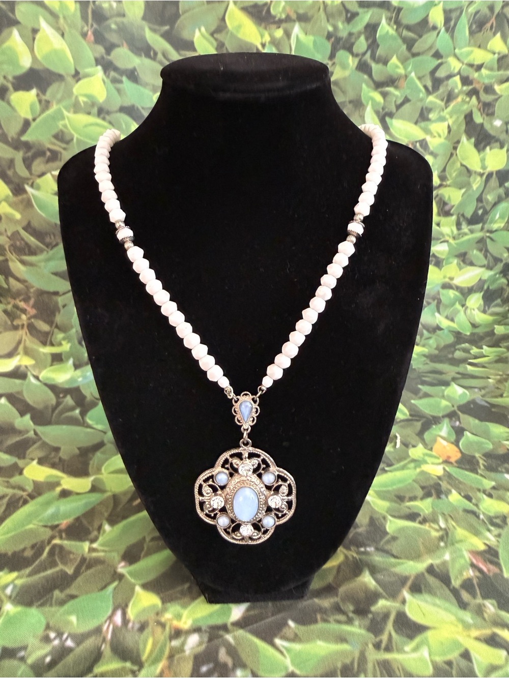 Vintage 1928 Jewelry Co Signed White Faceted Bead Necklace Barrel Clasp